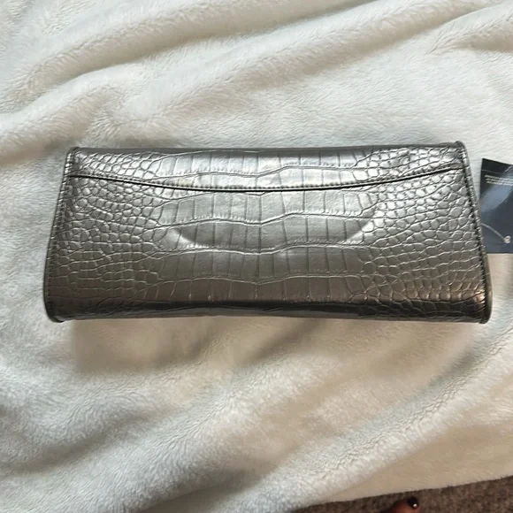 NWT Loft Silver Croc Embossed Clutch with Gold Chain Strap Brand New Never Used - Picture 2 of 4